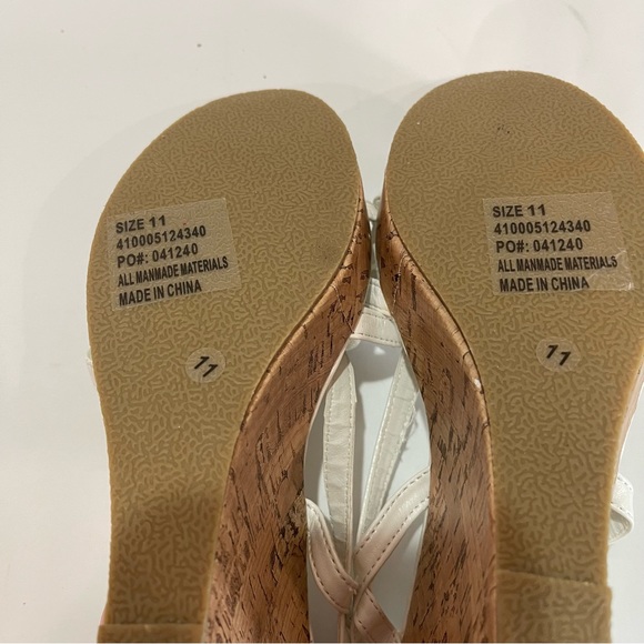 CHARMING CHARLIE size 11 white flowered cork wedge sandal flower accent straps - Picture 14 of 16